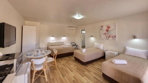 Motel Meneres - Holiday Adelaide 2