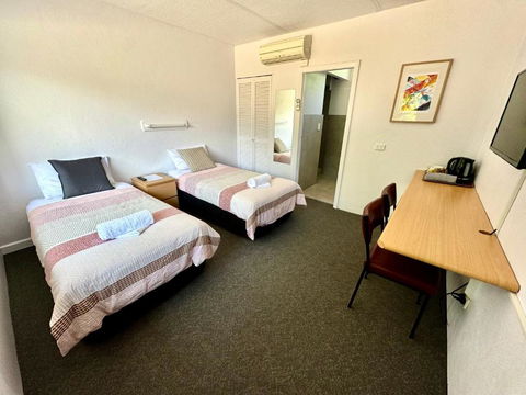 Mount Beauty Motor Inn - Holiday Adelaide 3