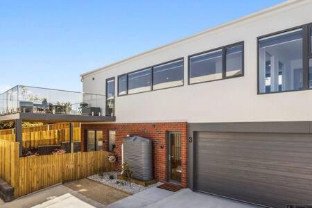 Mountain View Villa-close To Shops-10min To CBD - Holiday Adelaide 3
