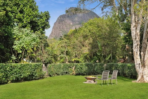 Mountain Views, Spa Bath, Pet Friendly, Near Zoo! - Holiday Adelaide 0