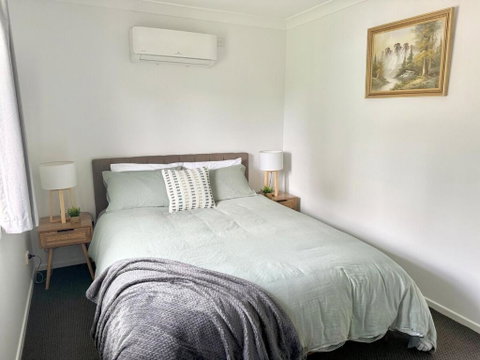 Mountain Views, Spa Bath, Pet Friendly, Near Zoo! - Holiday Adelaide 1