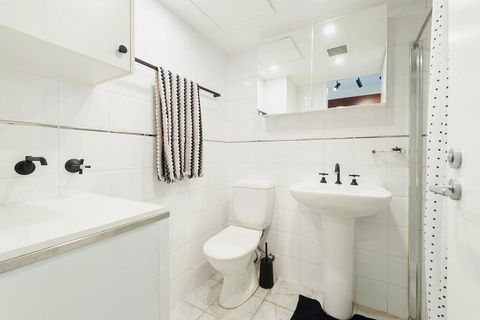 MP303 - Studio Apartment, Military Road, Cremorne - Holiday Adelaide 3