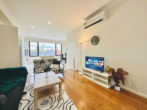 Mt Waverley Spacious 2br2ba Parking Wifi Balcony - Holiday Adelaide 0