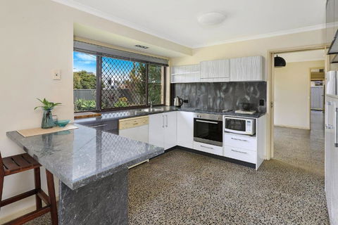 NAROO7- PRIME, CENTRE OF MOOLOOLABA LOCATION - Holiday Adelaide 1