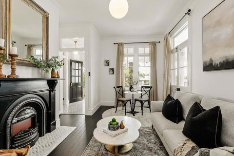 Narraweema Guesthouse - Historic Luxury BnB Retreat - Holiday Adelaide 0