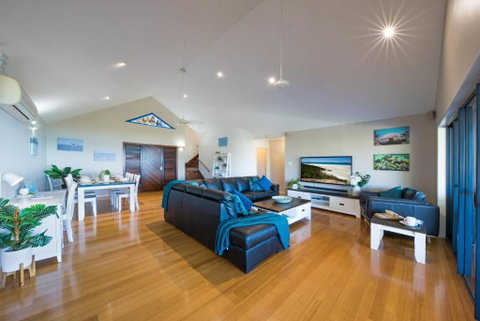 Nautilus On Nara - Spacious Airlie Beach Holiday Home With Ocean Views - Holiday Adelaide 3
