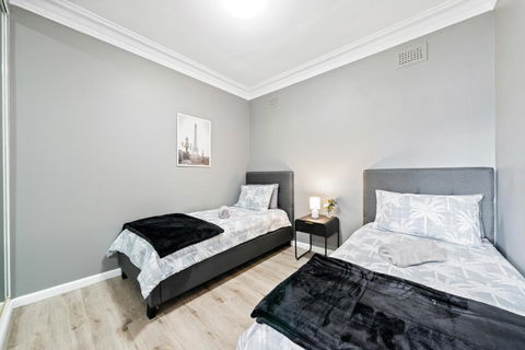 New 2 Bedroom House 500m To Mall With Free Parking - Holiday Adelaide 3
