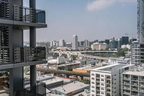 NEW Centrally Located High Level Studio Apartment - Holiday Adelaide 0