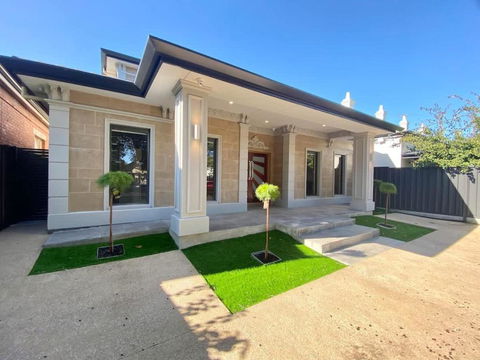 New Spacious Luxury 5 Bedroom Mansion In Unley - Holiday Adelaide 2