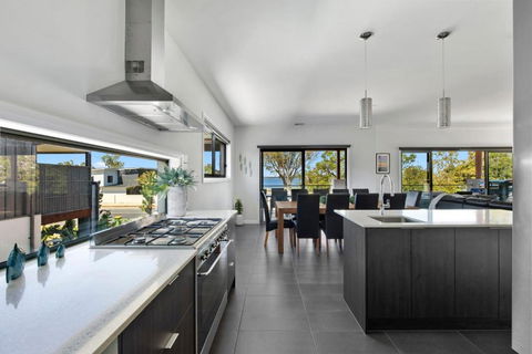 NEW - Sunrise Waters Holiday House - Holiday Adelaide 1