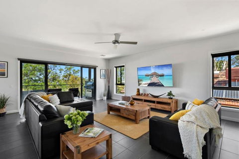 NEW - Sunrise Waters Holiday House - Holiday Adelaide 2