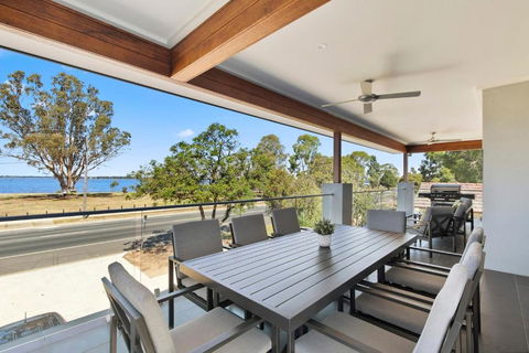 NEW - Sunrise Waters Holiday House - Holiday Adelaide 0