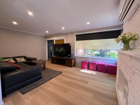 Newly Refurbished House- SuperFast Internet - Holiday Adelaide 0