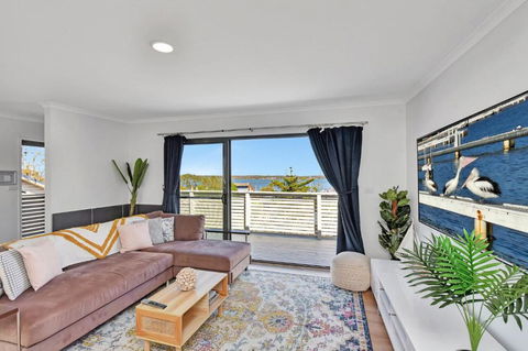 New Property Seabreeze Bungalow - Lakeview Sunset Delight At Sunshine On Lake Macquarie - Holiday Adelaide 2