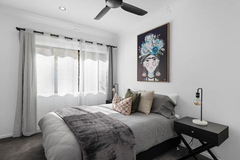 New Modern 2 Bedroom Mountain Retreat Escape - Holiday Adelaide 0