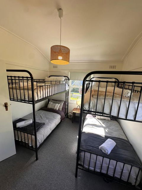 Mount Beauty 3BR Home - Holiday Adelaide 1