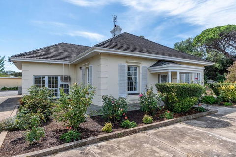 Normanville, Large Historic Three Bedroom Home - Holiday Adelaide 0