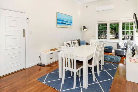 Normanville, Large Historic Three Bedroom Home - Holiday Adelaide 3