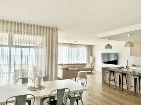 North Beach Hamptons - Holiday Adelaide 0