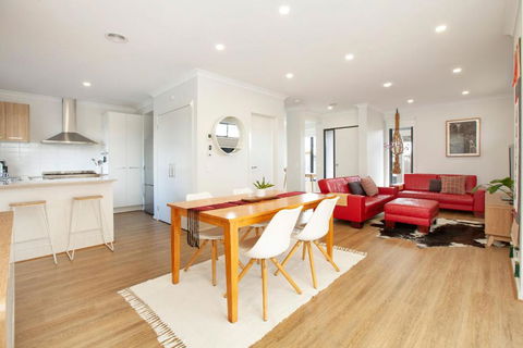 Northside Townhouse Geelong - Holiday Adelaide 0