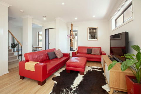Northside Townhouse Geelong - Holiday Adelaide 1