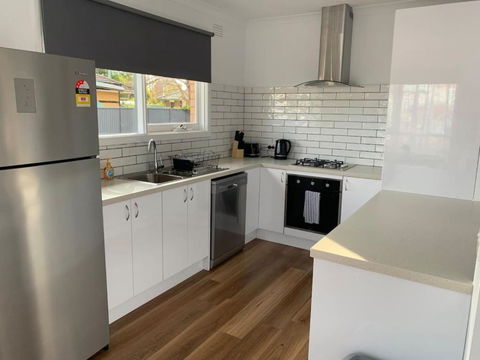 Nth Central 4BR Reno W WiFi - Holiday Adelaide 3