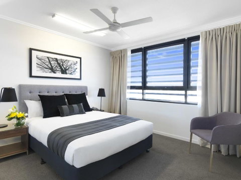 Oaks Mackay Carlyle Suites - Holiday Adelaide 2