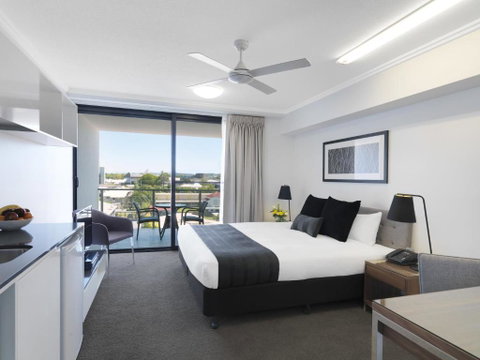 Oaks Mackay Carlyle Suites - Holiday Adelaide 1