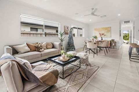 Oasis Retreat In Coomera - Holiday Adelaide 0