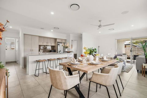 Oasis Retreat In Coomera - Holiday Adelaide 1