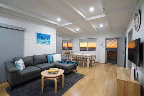 OCEA84 - Quinns Beach Shack: Ocean Views - Holiday Adelaide 0