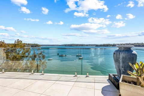 Ocean Front Luxury The Lambeth Walk - Holiday Adelaide 0