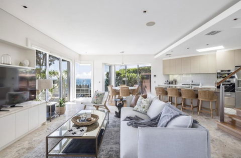 Oceanfront Beach Pad - Holiday Adelaide 1