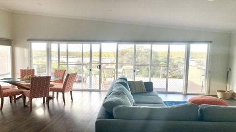 Off The Net - New Listing - Esplanade Property With Views Of The Channel - Holiday Adelaide 2