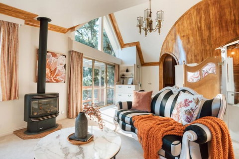 Olinda Enchanted Tower Spa Gas Log Fire And Netflix - Holiday Adelaide 0