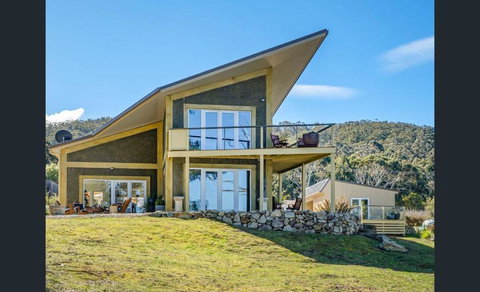 On The Huon River - Holiday Adelaide 0