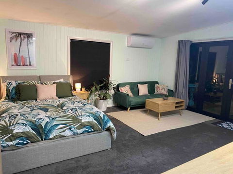 On Track Getaway - Holiday Adelaide 0