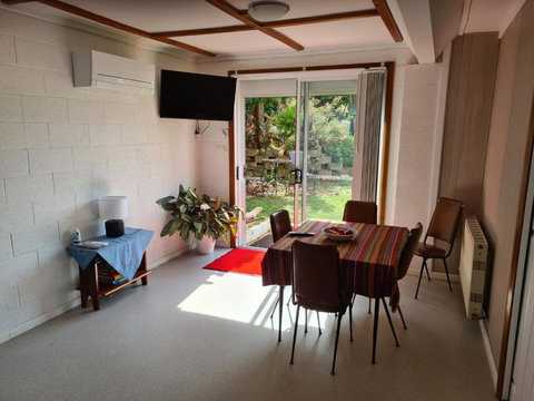 Orchard 2 Bedroom Apartment In Devonport - Holiday Adelaide 1