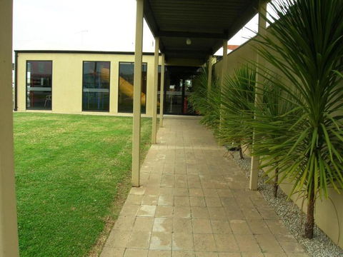 Overlander Hotel Motel - Holiday Adelaide 2
