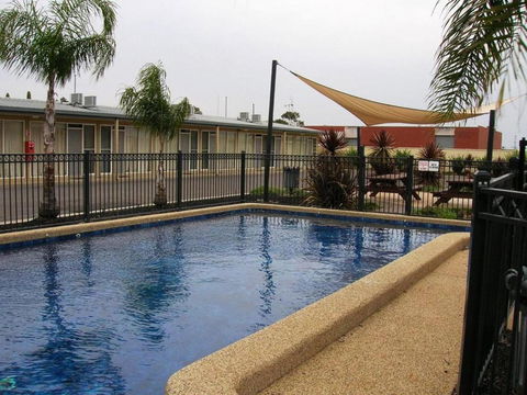 Overlander Hotel Motel - Holiday Adelaide 3