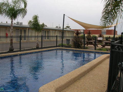 Overlander Hotel Motel - Holiday Adelaide 0