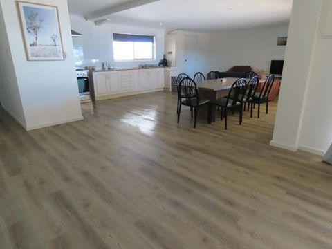 PACEYS PLACE - Holiday Adelaide 1