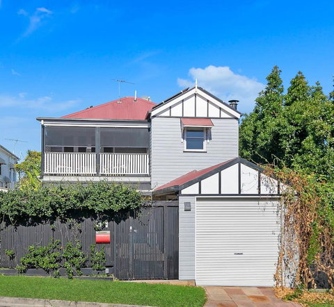 Paddington Cottage - A Classic Queenslander Stay - Holiday Adelaide 0
