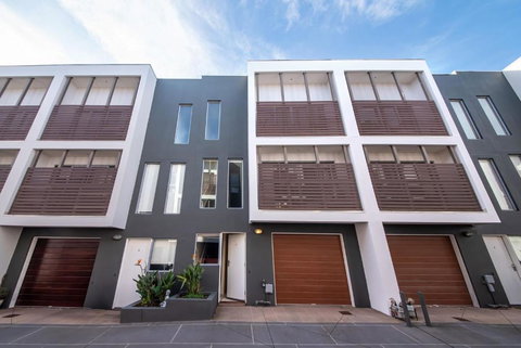 Page Seven By Property Mums - Holiday Adelaide 3