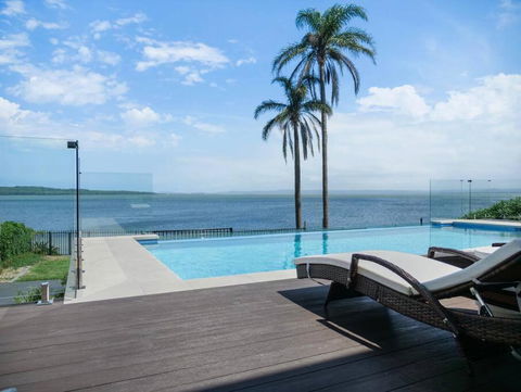 Panoramic Lakefront 6 BDRM Villa - Holiday Adelaide 0