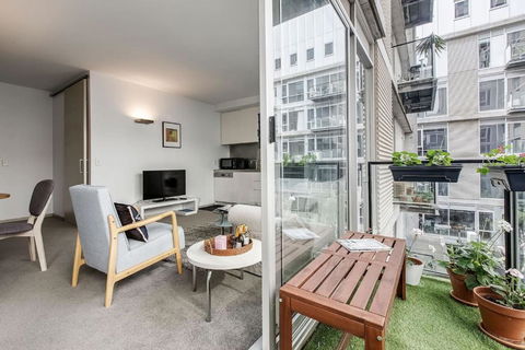 Parade Place - A Central Balcony Stay - Holiday Adelaide 0