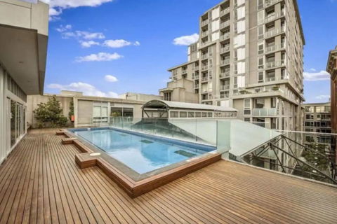 Parade Place - A Central Balcony Stay - Holiday Adelaide 2