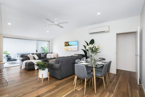 Park Avenue Terrace House Sleeps 9 - Holiday Adelaide 2