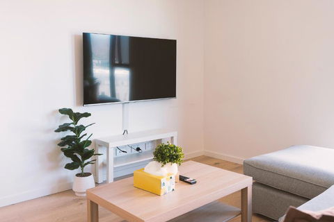 Patio Mt View 1BR Apt In CBD Near ANU And Museum With Free Parking And WiFi - Holiday Adelaide 1
