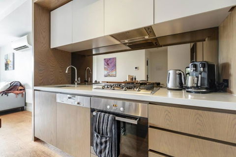 Peaceful 2 Bedroom Unit With Free Parking - Holiday Adelaide 1